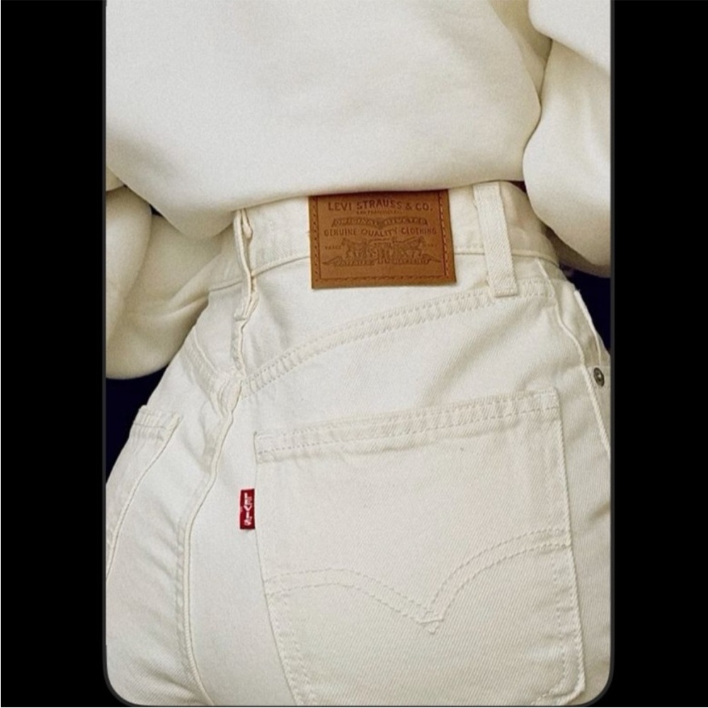 Levi's Wedgie Straight Distressed White Jeans Size 25